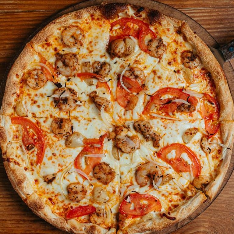 Delicious Italian Cuisine: Pizza, Pasta, Seafood